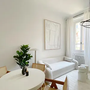 casa-unica-milano-typical-charming-apartment-navigli-ii.italymilanhotels.net/